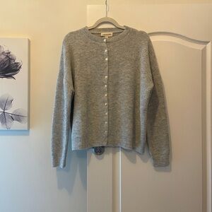 Elegant Gray Women's Cardigan